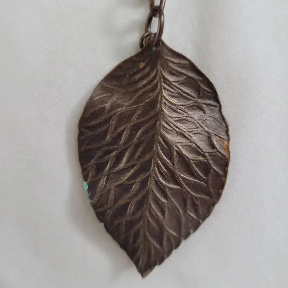 Antique Copper Tone Leaf & 2 Feathers With Patina Look & Antique Gold Tone Chain - Picture 3 of 4